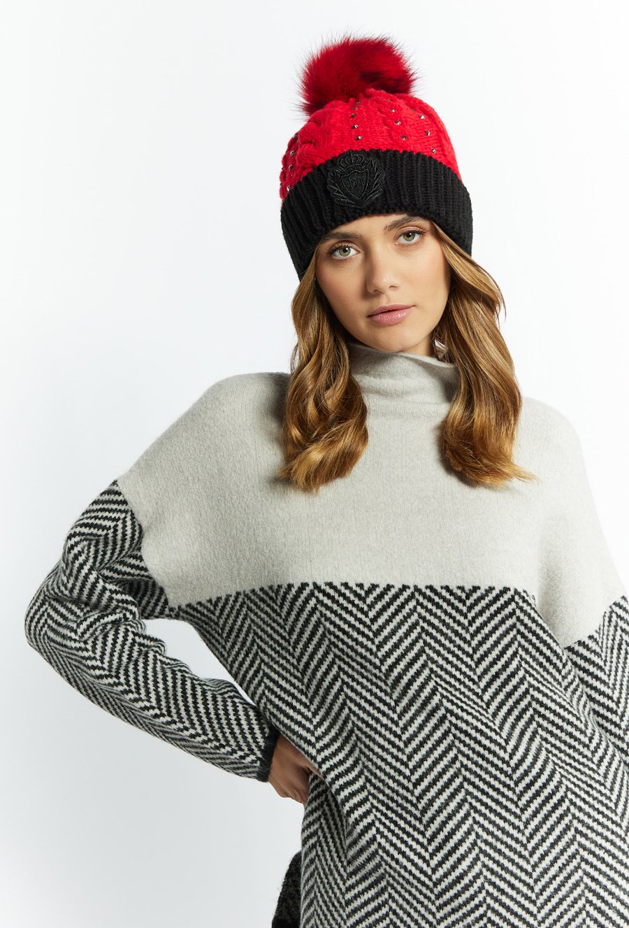 Czapka damska z pomponem