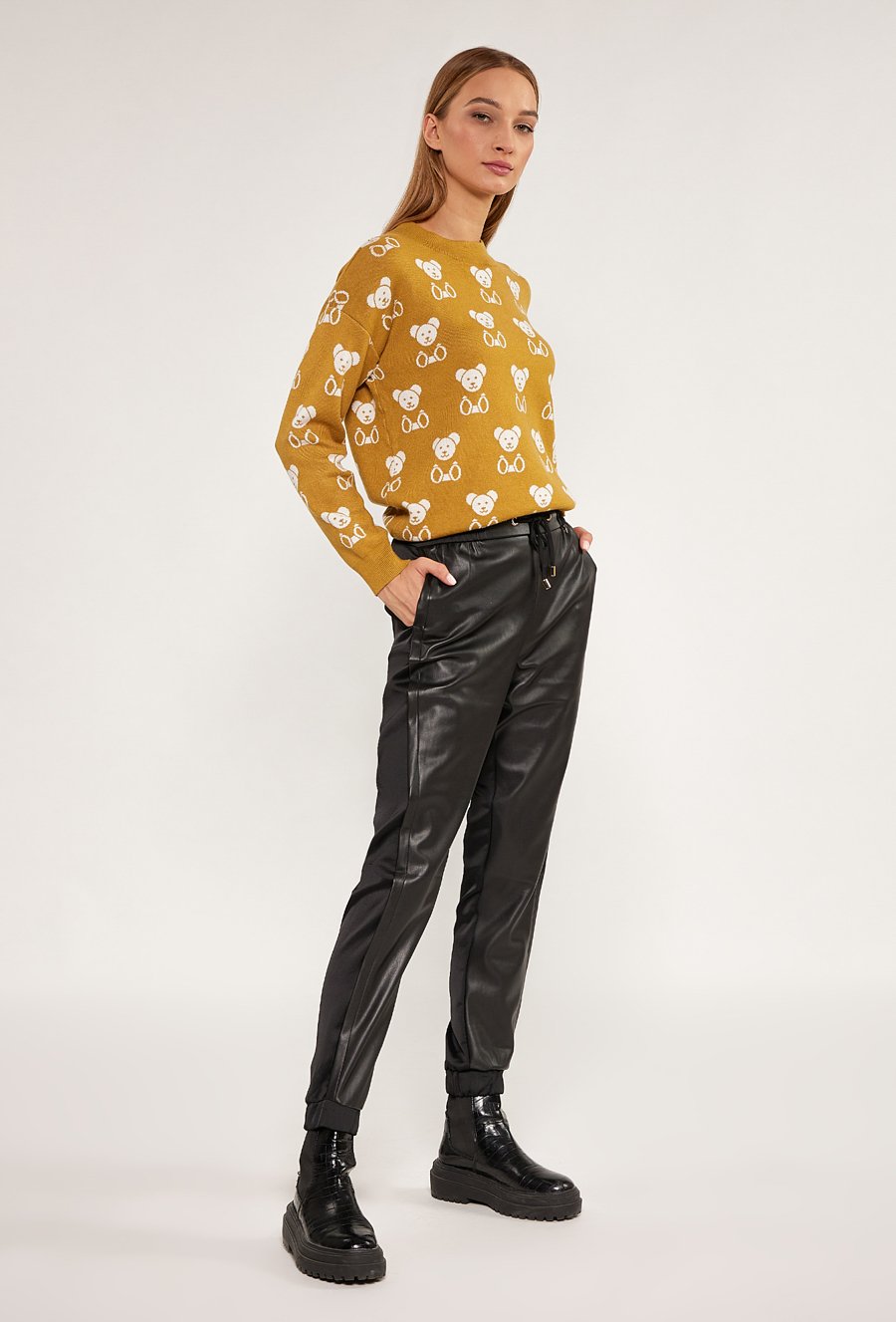 Spodnie z łączonych materiał&oacute;w