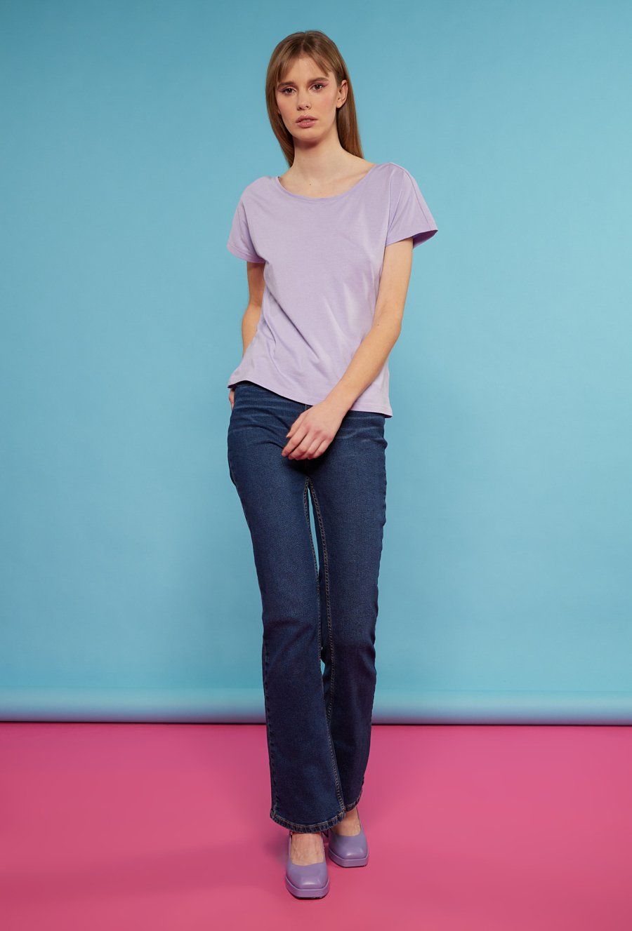 T-shirt z wycięciem na plecach