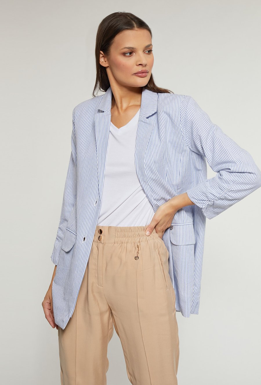 Elegancki żakiet wykonany z lnu