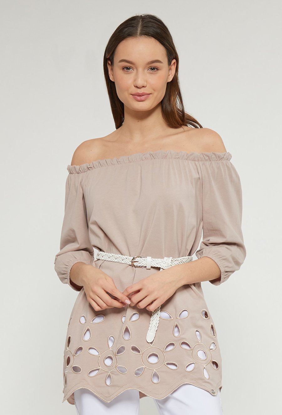 Bluzka typu hiszpanka ze zdobieniem