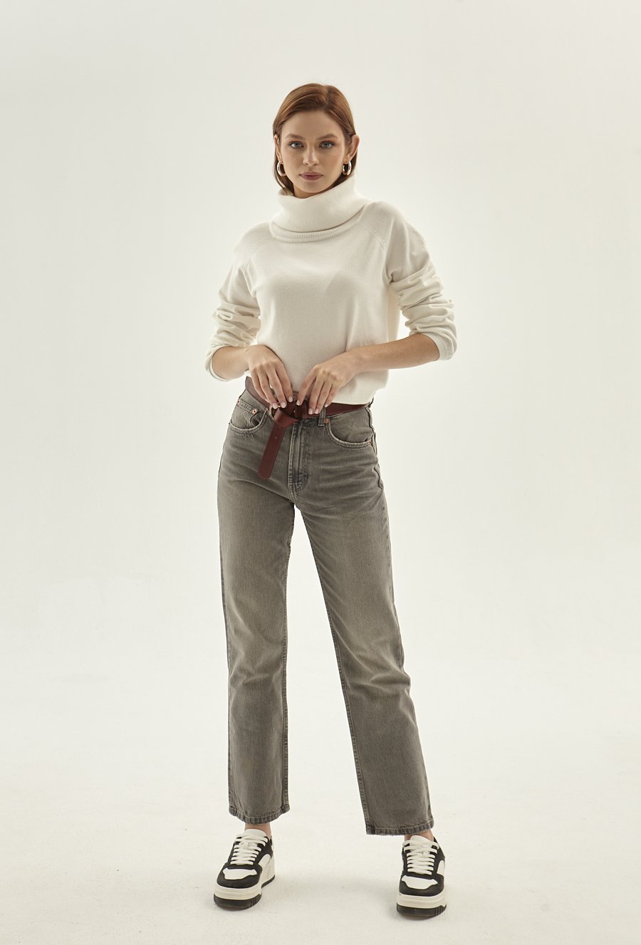 Gładki sweter z golfem