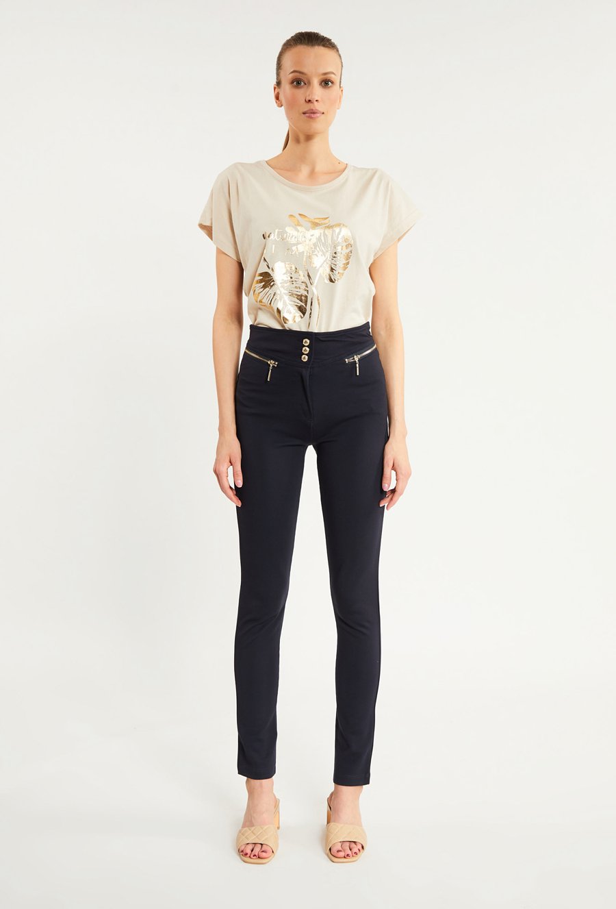 Elastyczne spodnie z kieszonkami