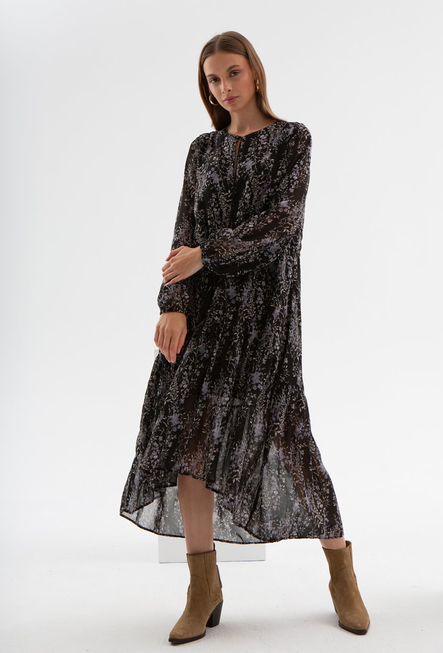 Sukienka maxi z falbaną