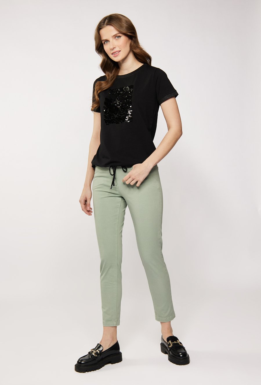 T-shirt z cekinowym panelem