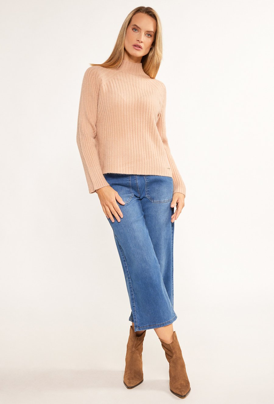 Sweter z prążkowaniem