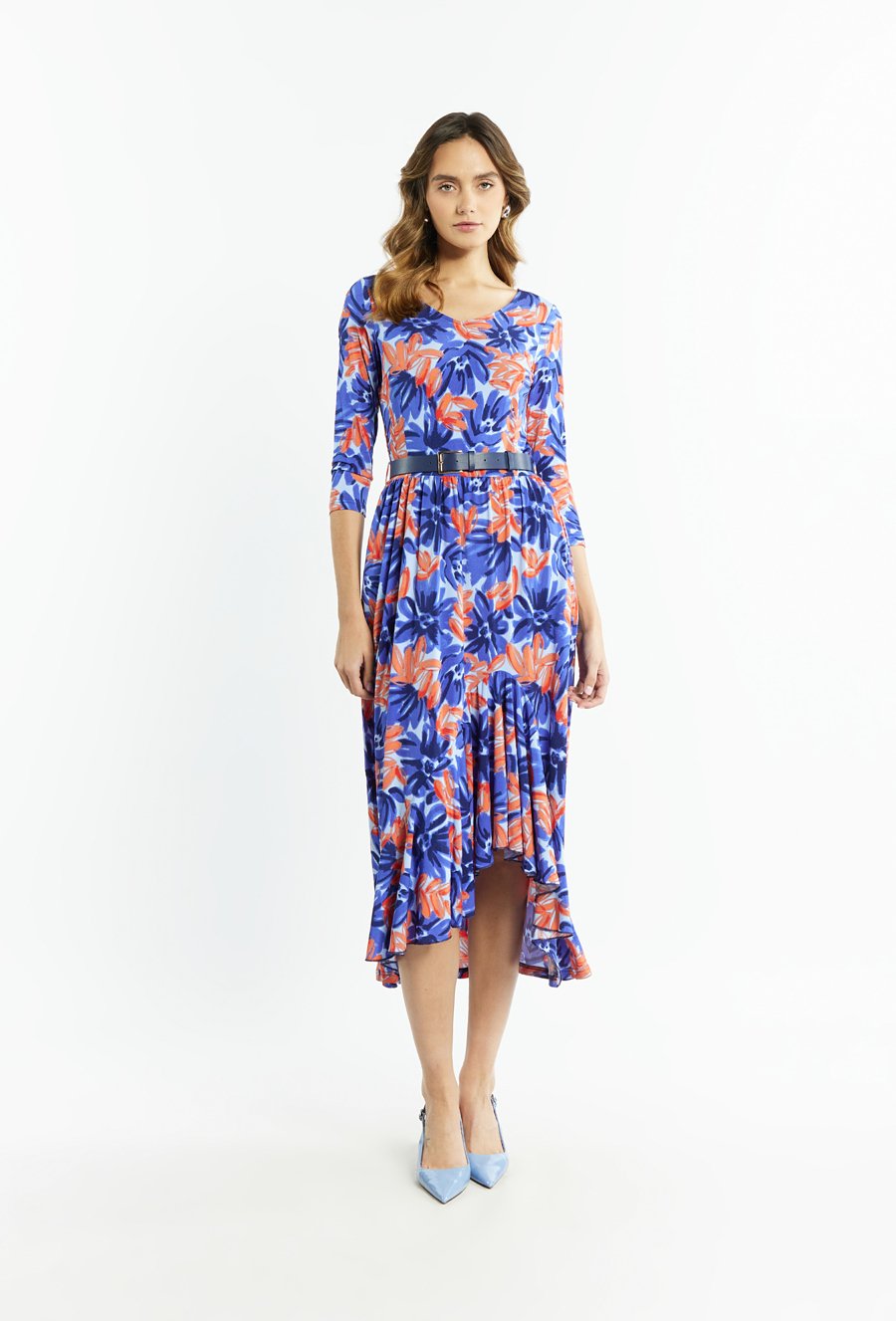 Wzorzysta sukienka z paskiem