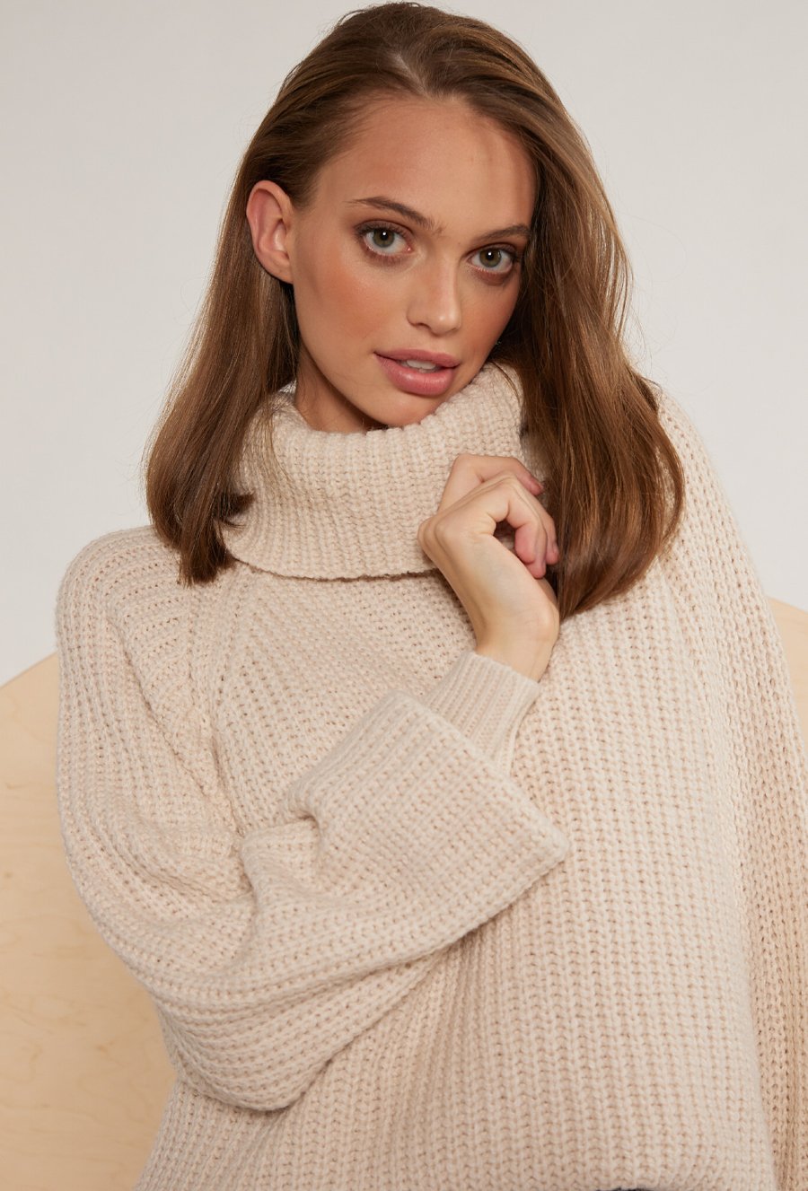 Zwiewna sp&oacute;dnica z falbaną