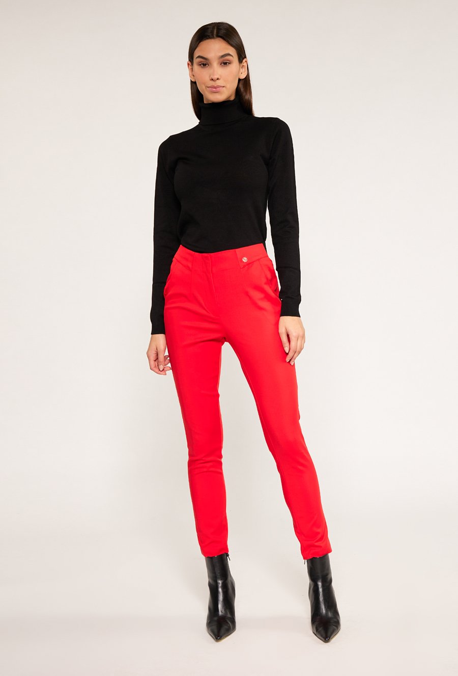 Materiałowe spodnie z kieszonkami