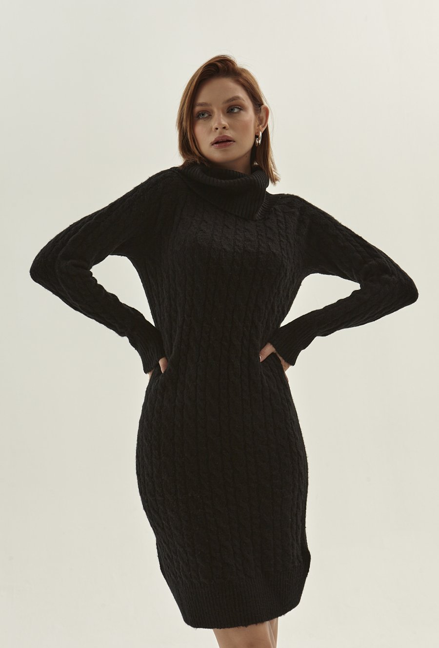 Długa swetrowa sukienka z golfem