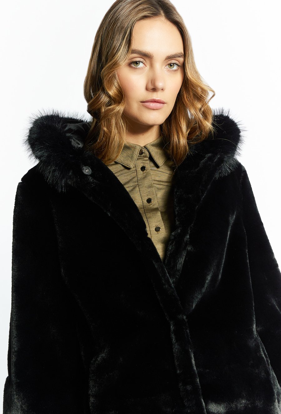 Kr&oacute;tka kurtka damska z kapturem