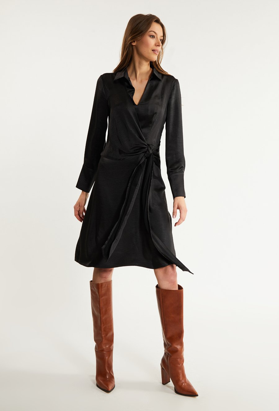 Elegancka sukienka z satynowej tkaniny