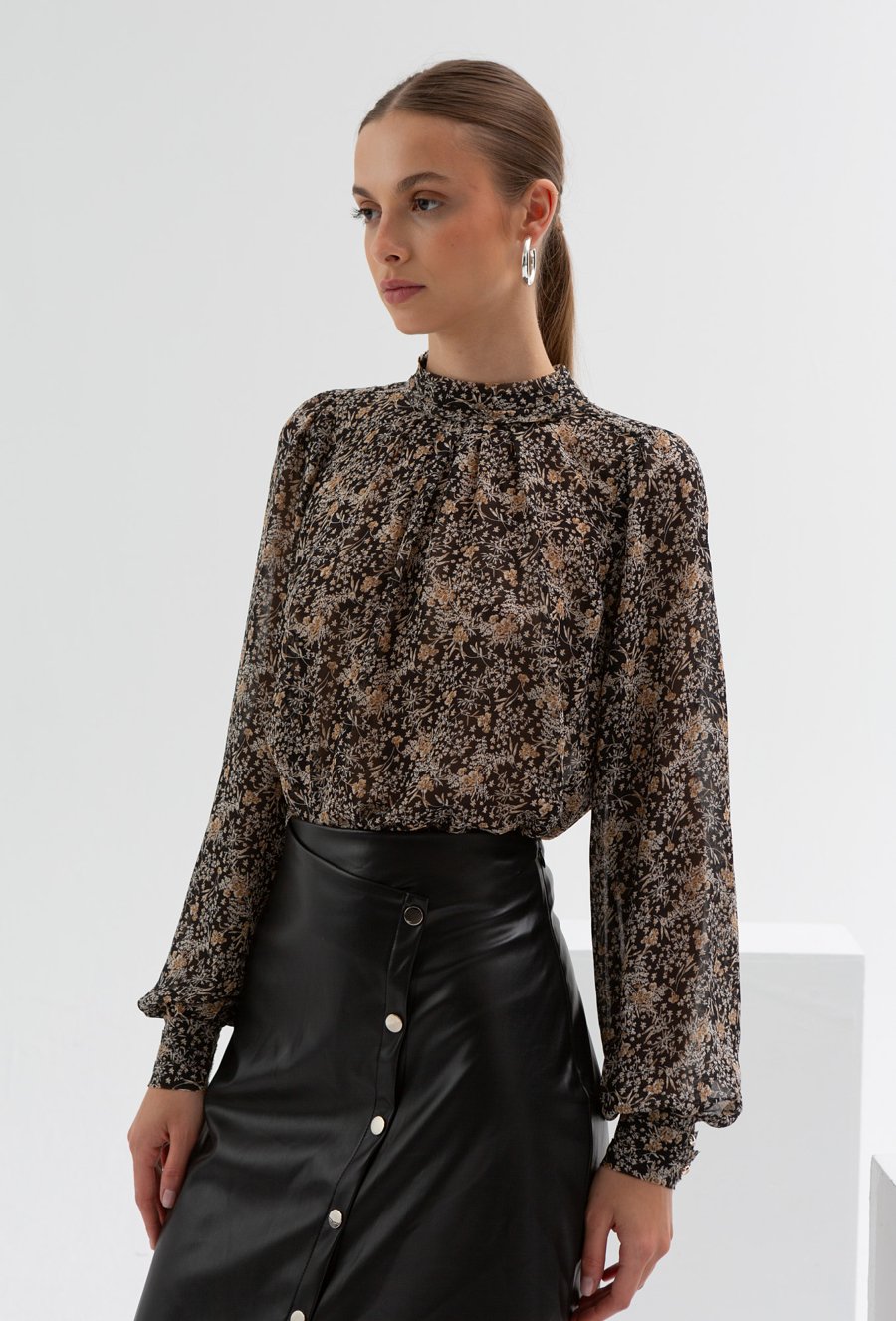 Zwiewna bluzka ze st&oacute;jką