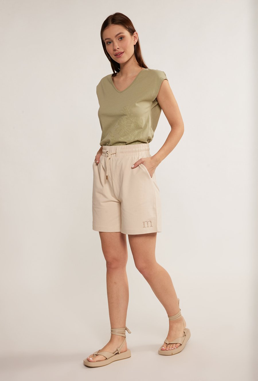 Kr&oacute;tkie dresowe spodenki