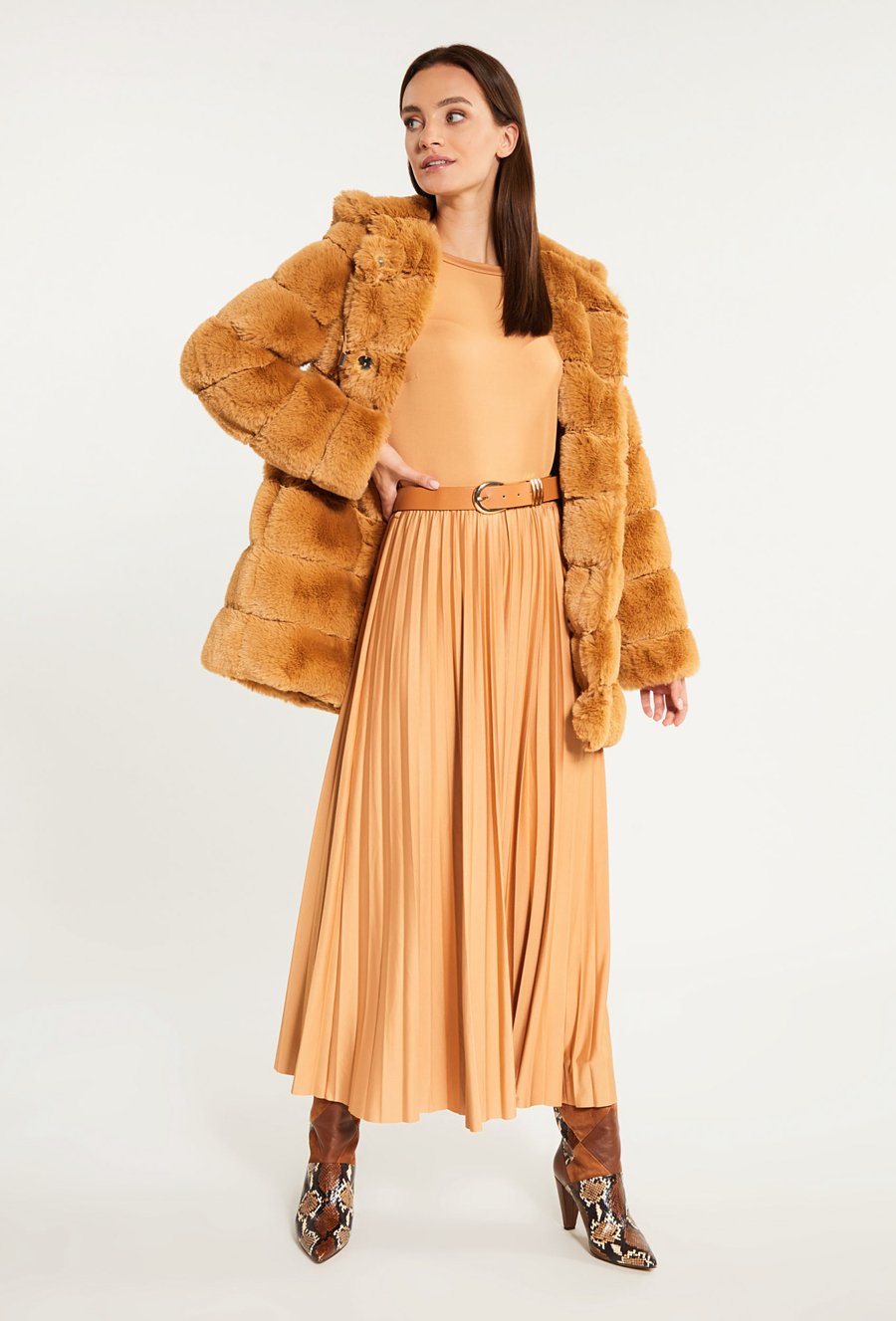 Kurtka ze sztucznego futerka