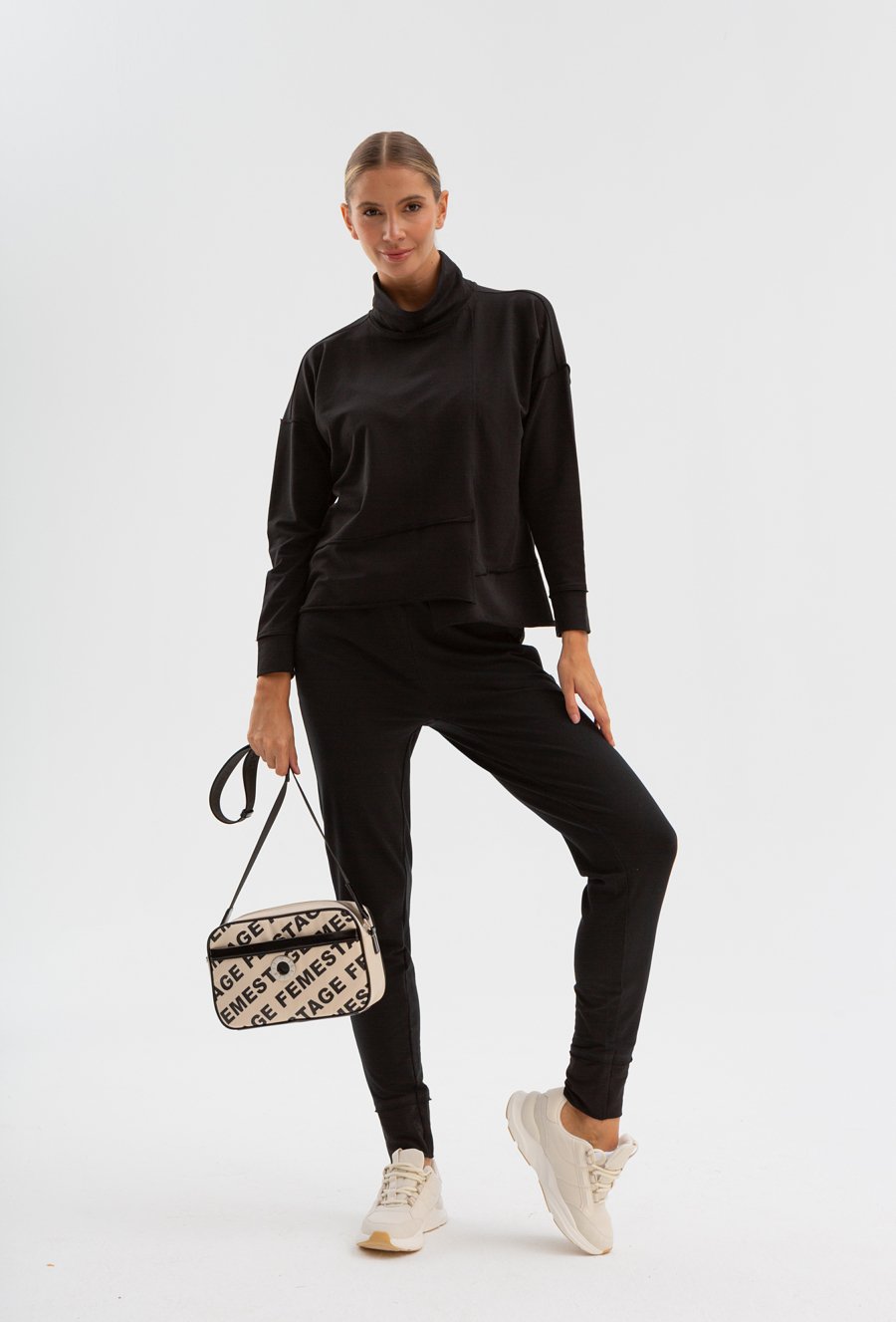 Bluza z asymetrycznym dołem