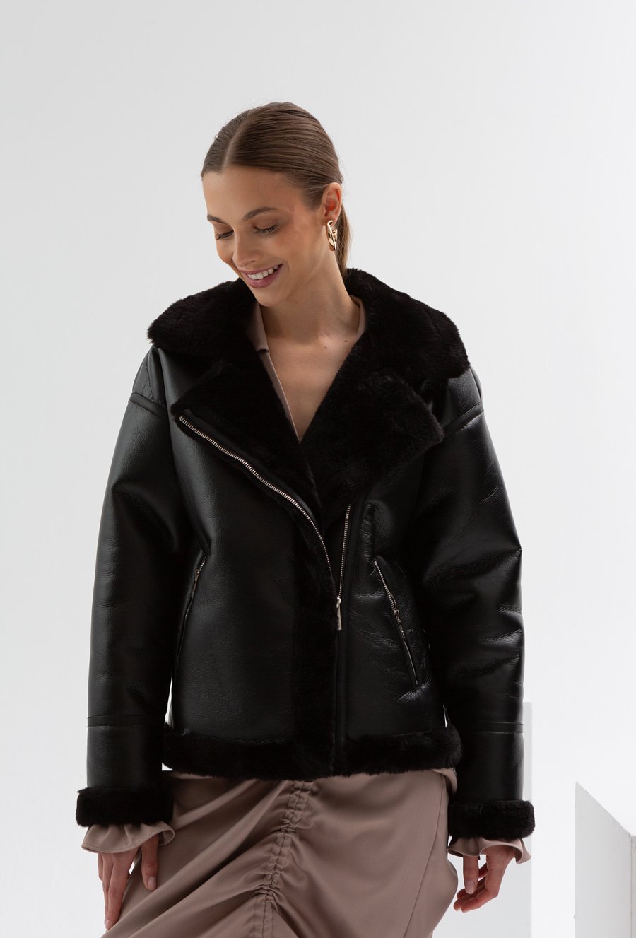 Kurtka z czarnym kożuchem