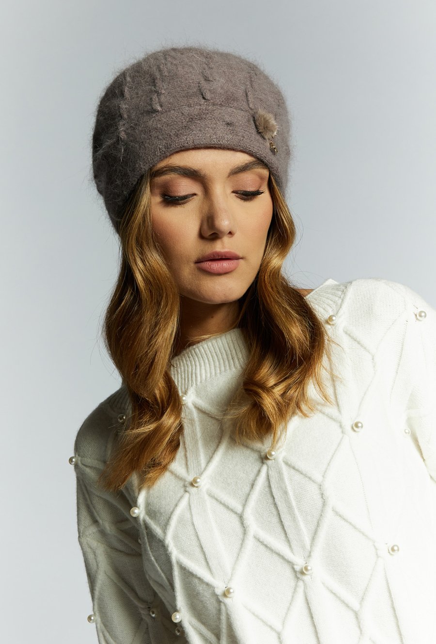 Beret damski z aplikacją
