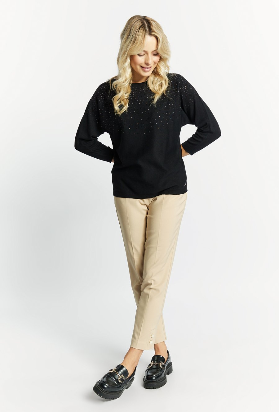 Wiskozowy sweter z dżetami