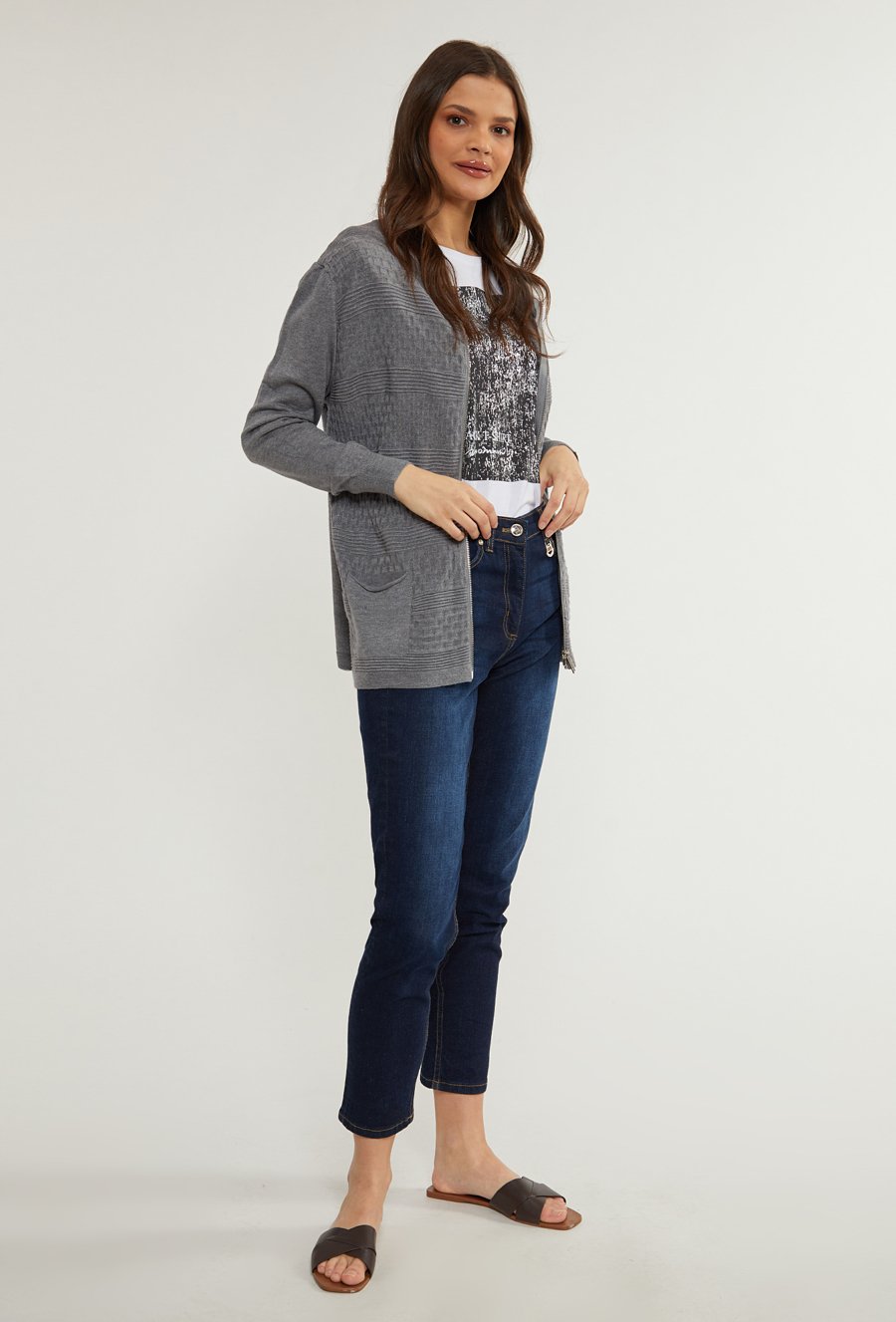 Prążkowany sweter damski z kieszeniami