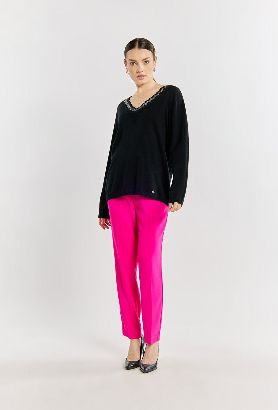 Sweter damski z dżetowym dekoltem