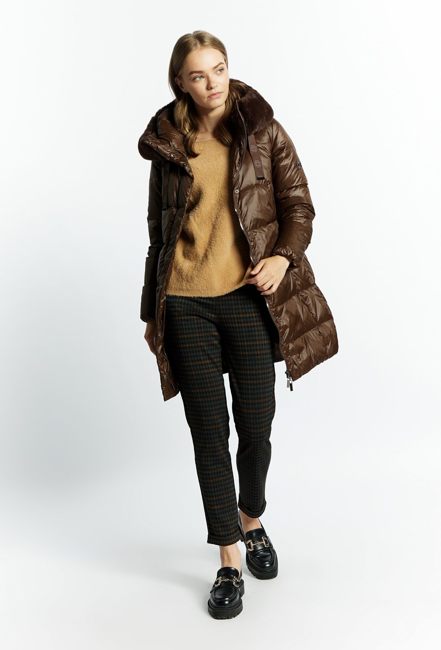 Puchowy płaszcz damski