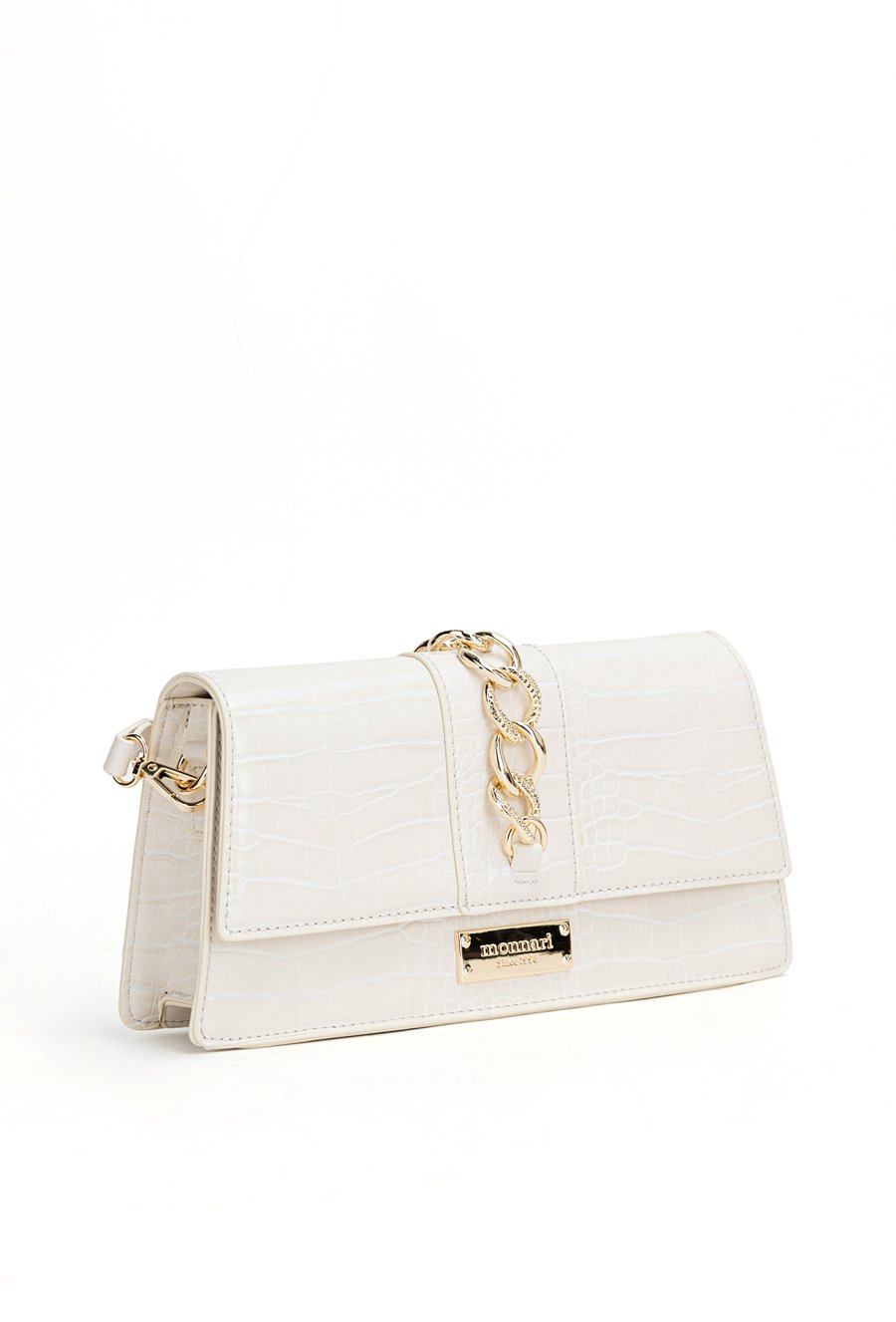 Kuferek z ozdobną aplikacją