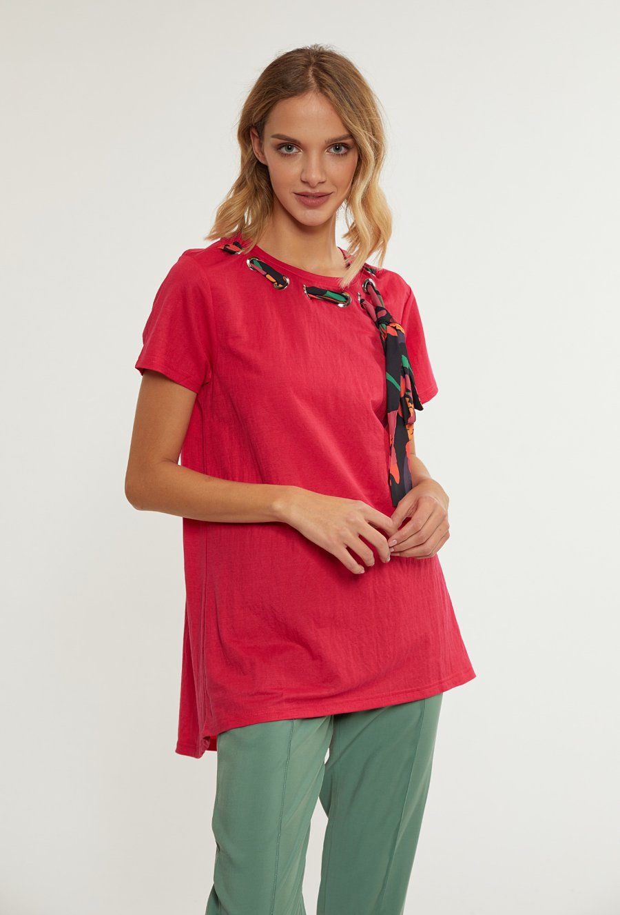T-shirt z ozdobnym wiązaniem