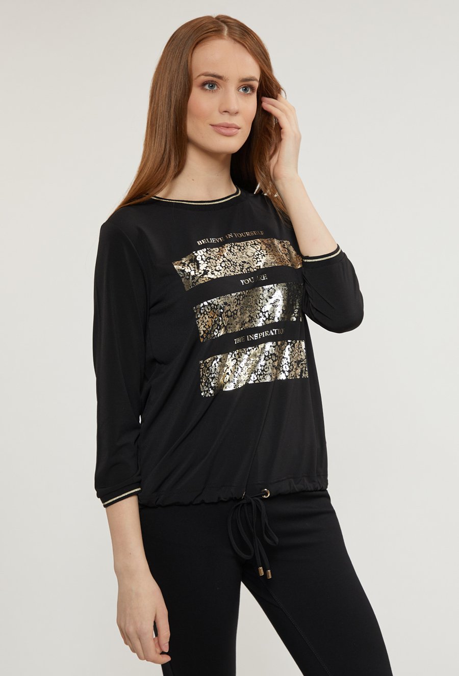 Bluzka z połyskującym nadrukiem