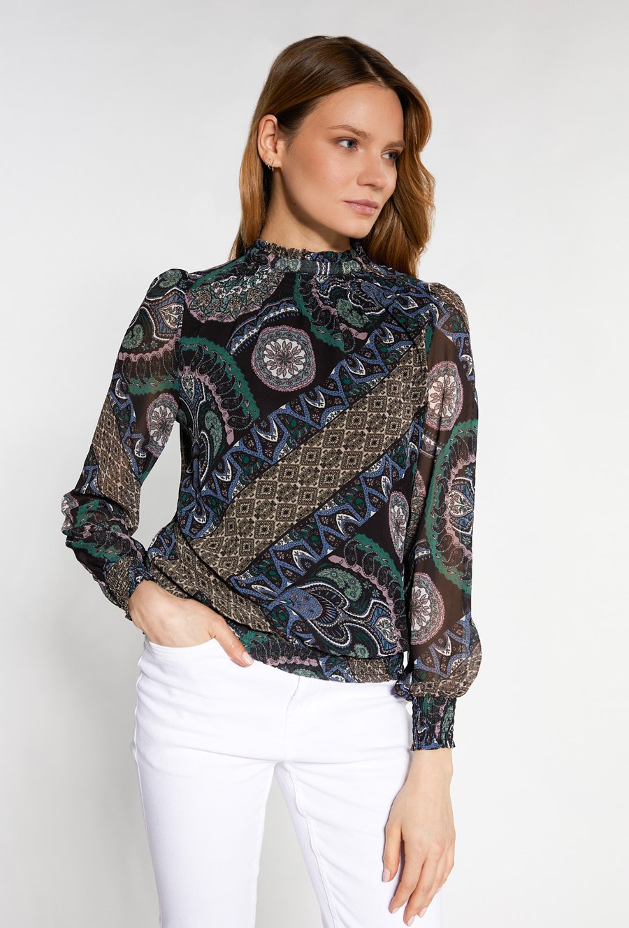 Bluzka w r&oacute;żnorodny wz&oacute;r