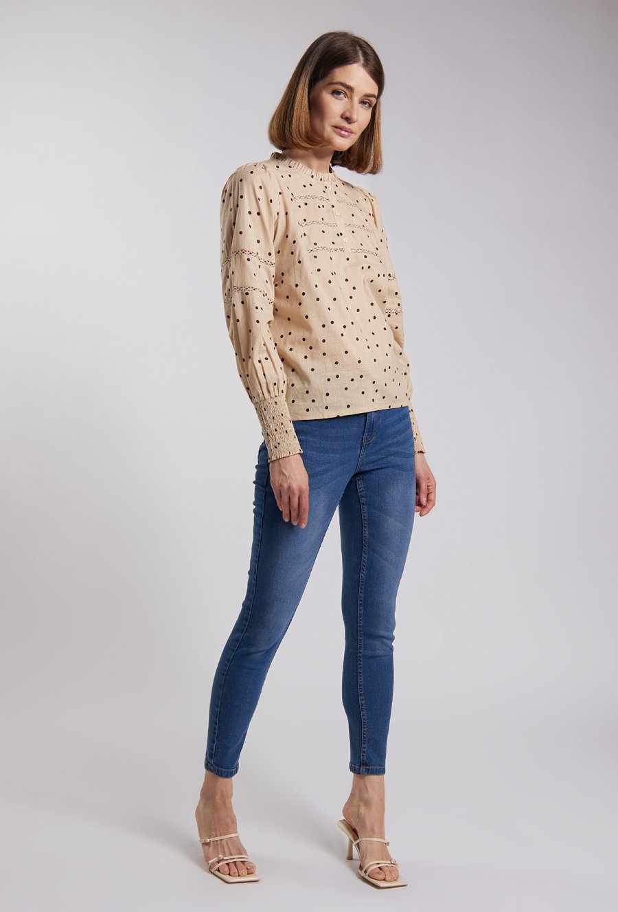 Bluzka w czarne groszki z wiskozy