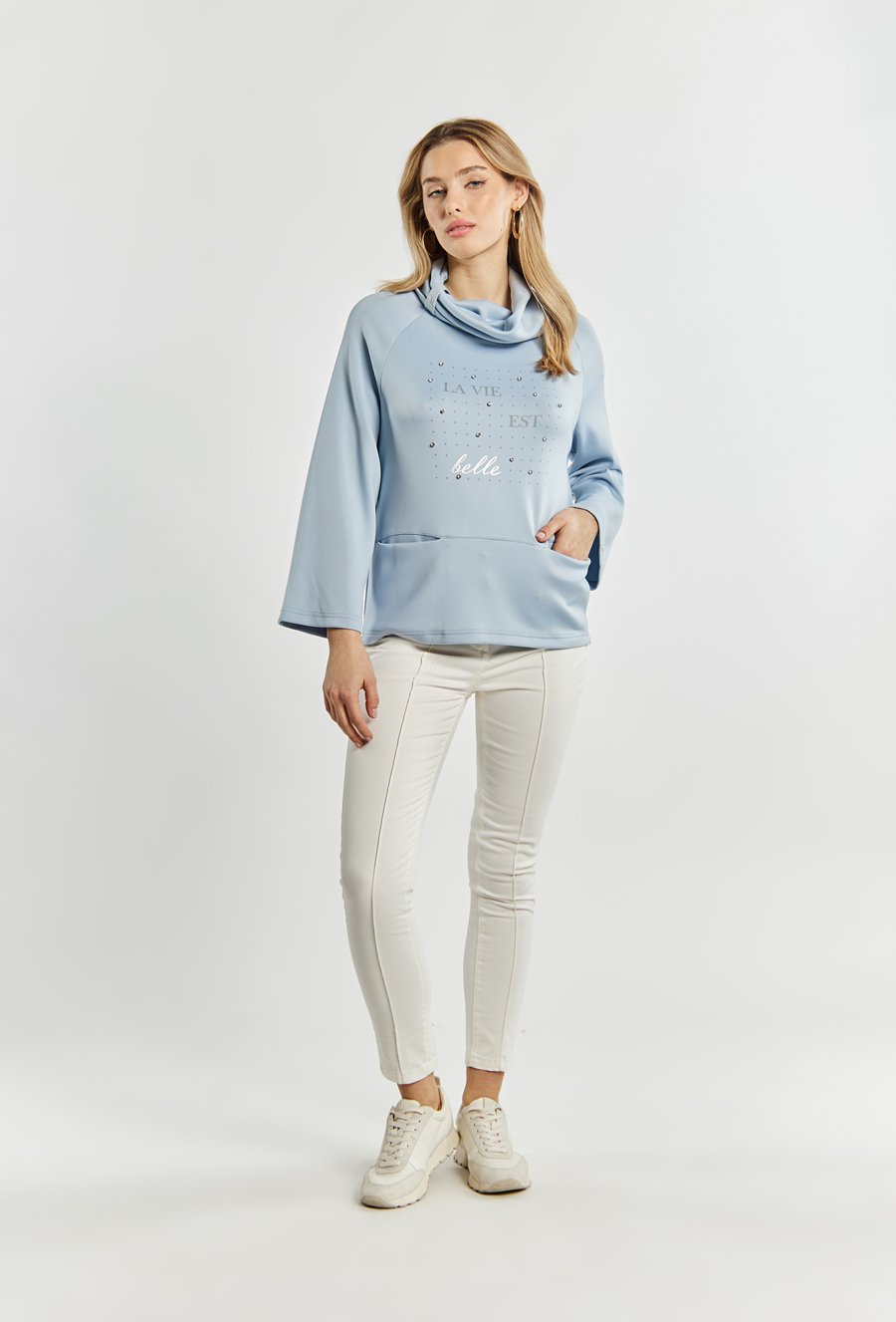 Bluza damska z luźnym golfem