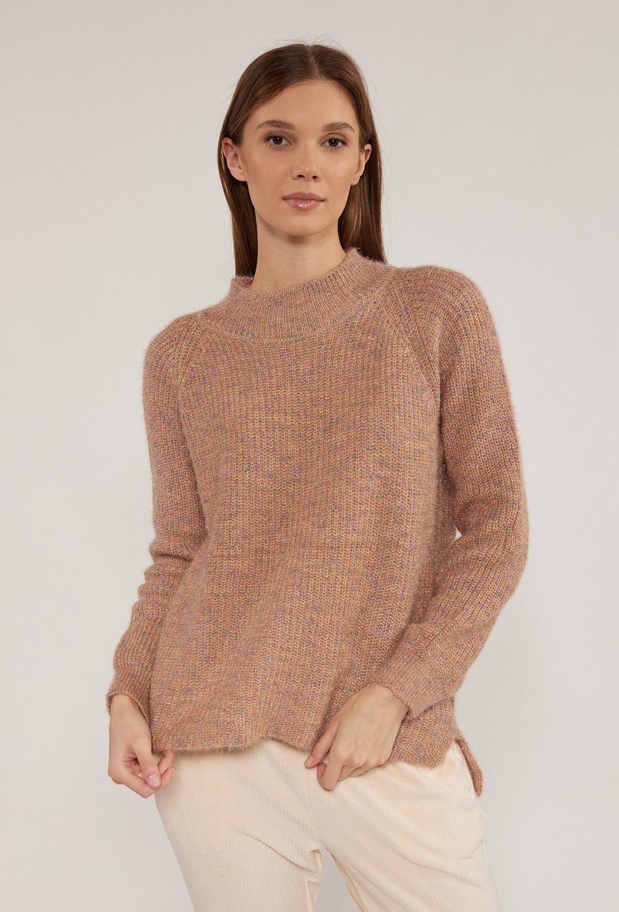 Sweter z dłuższym tyłem