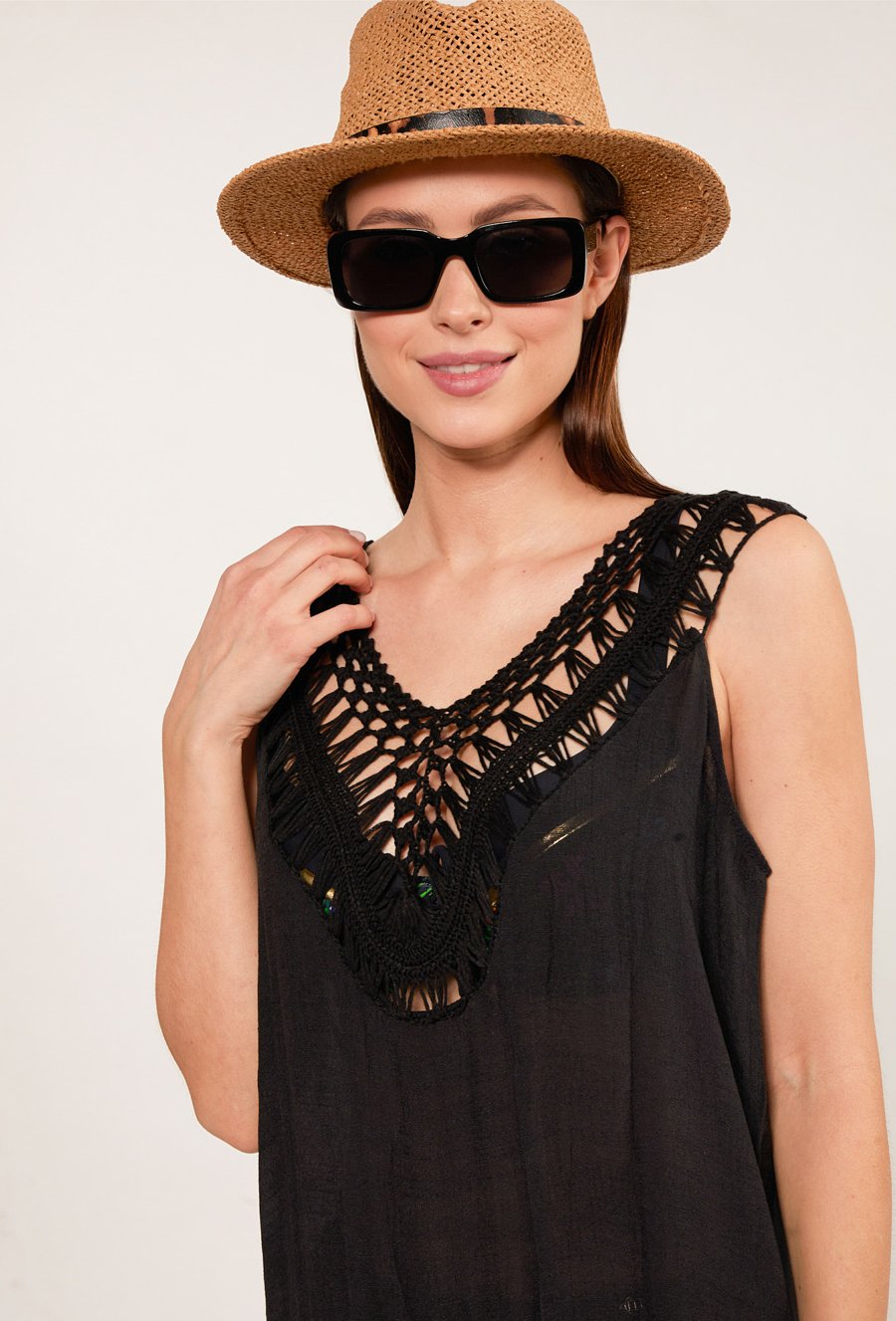 Pareo z ażurowym wykończeniem