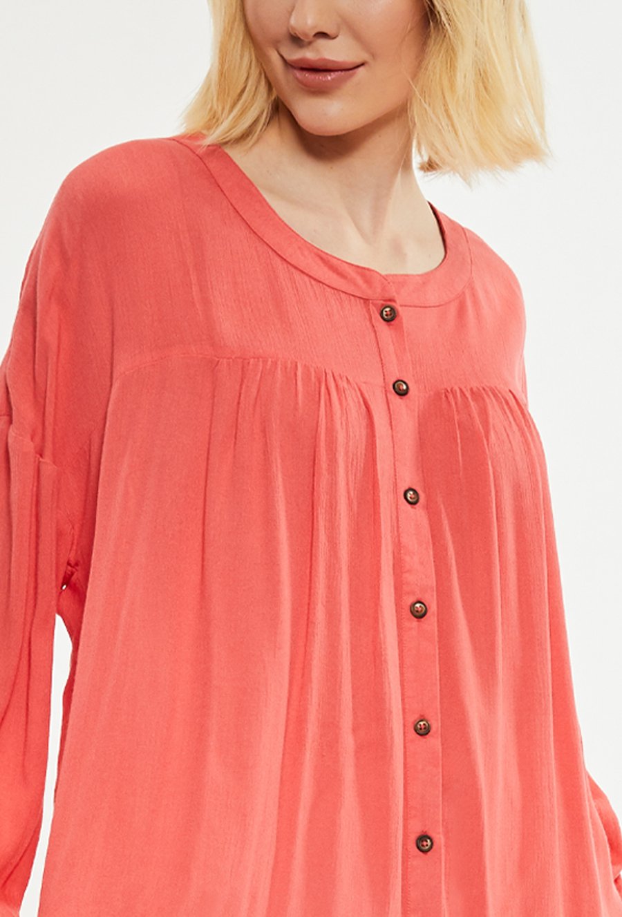 Bluzka damska z dłuższym tyłem