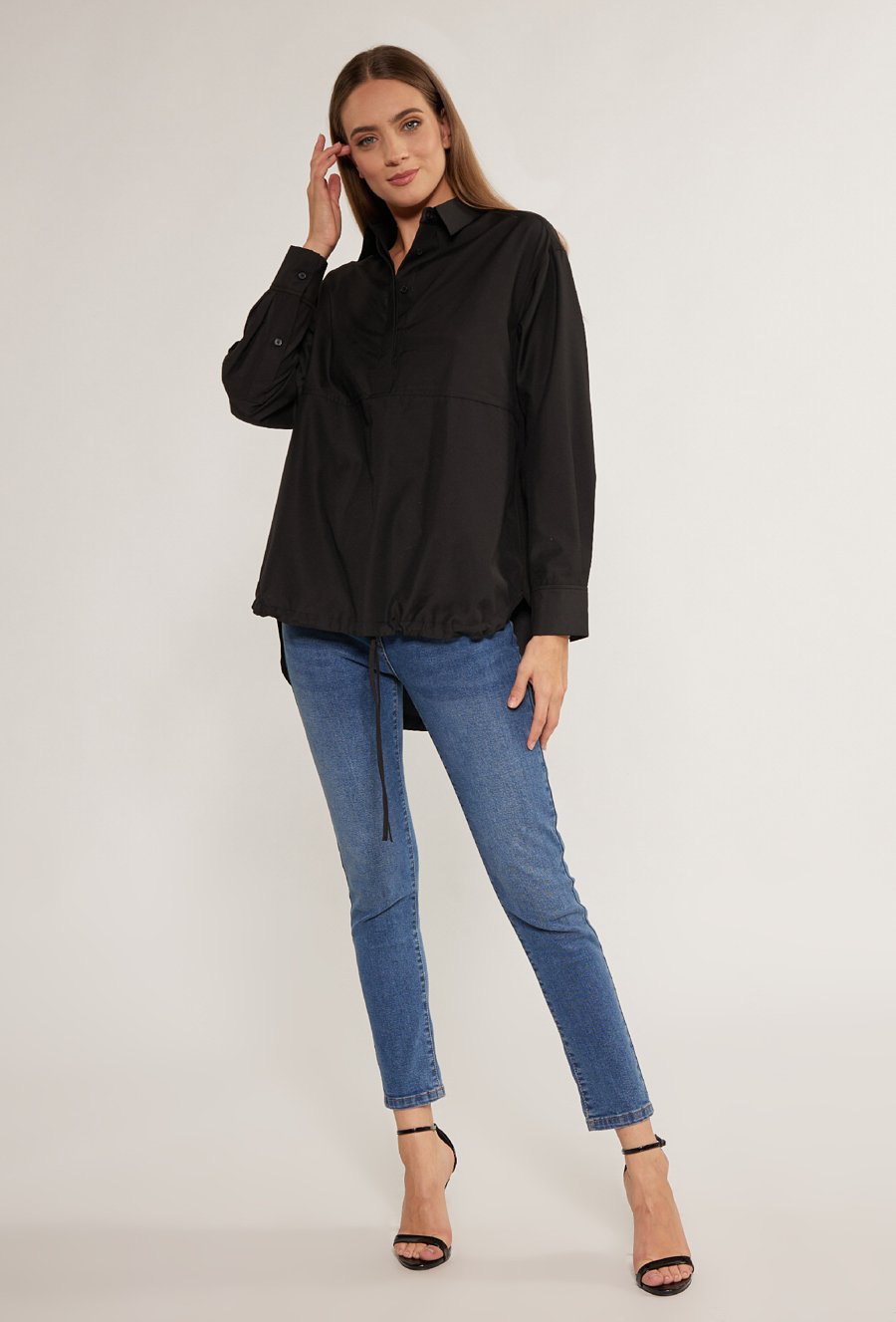 Koszulowa bluzka z wiązaniem