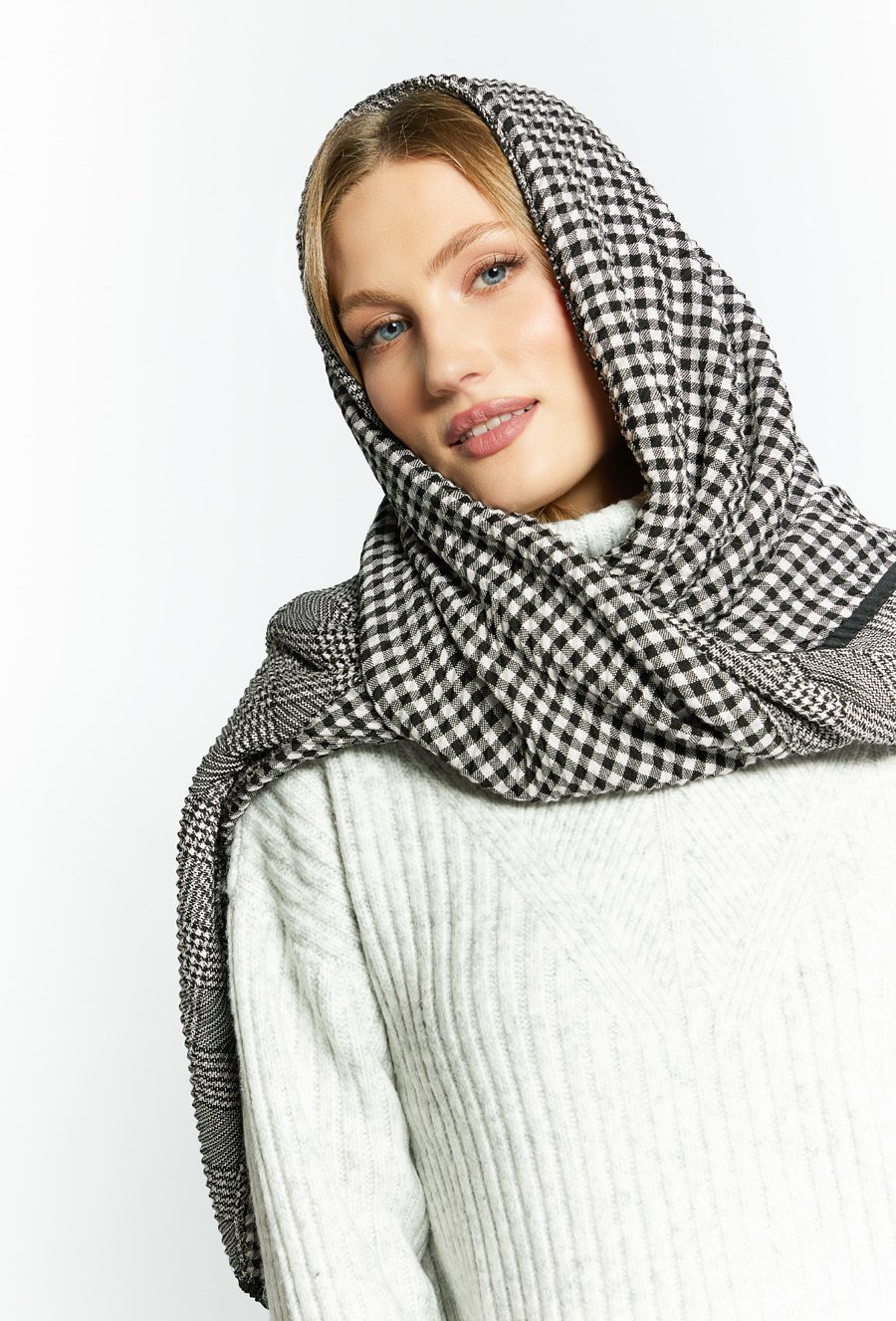 Szal z wzorem w pepitkę