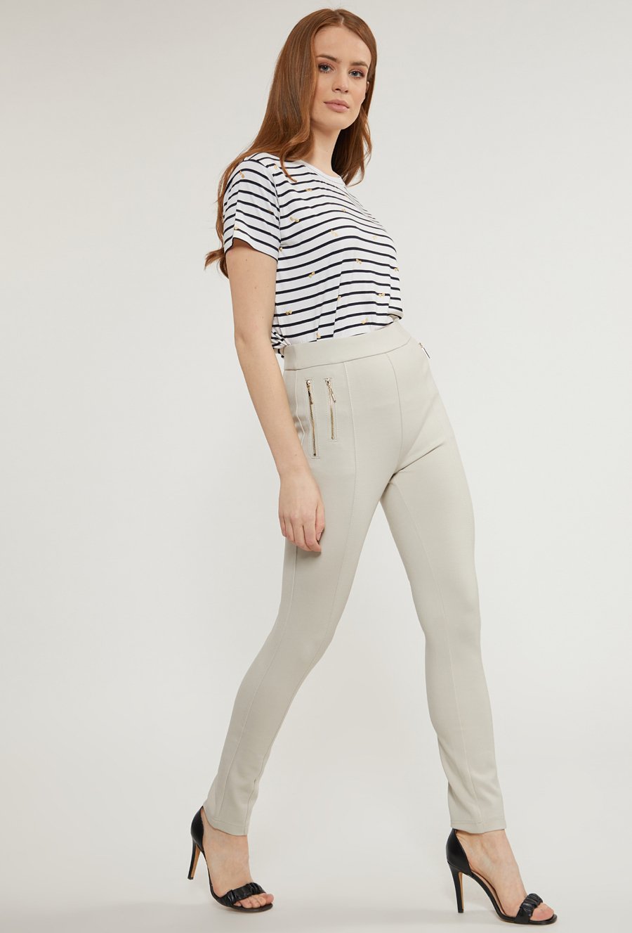 Materiałowe spodnie z kieszeniami