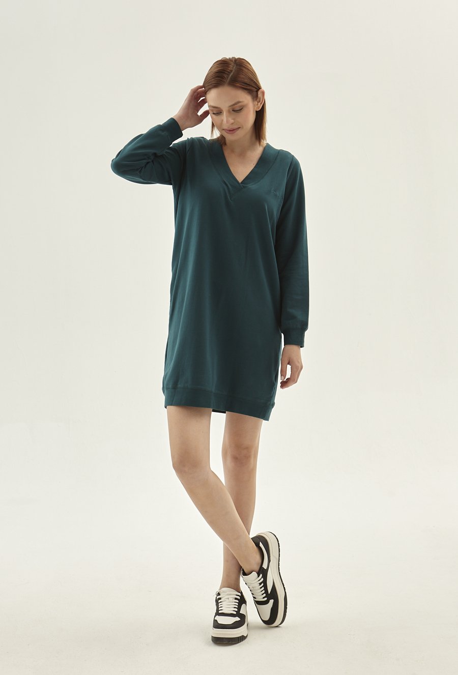 Bawełniana sukienka z dekoltem w V-nek