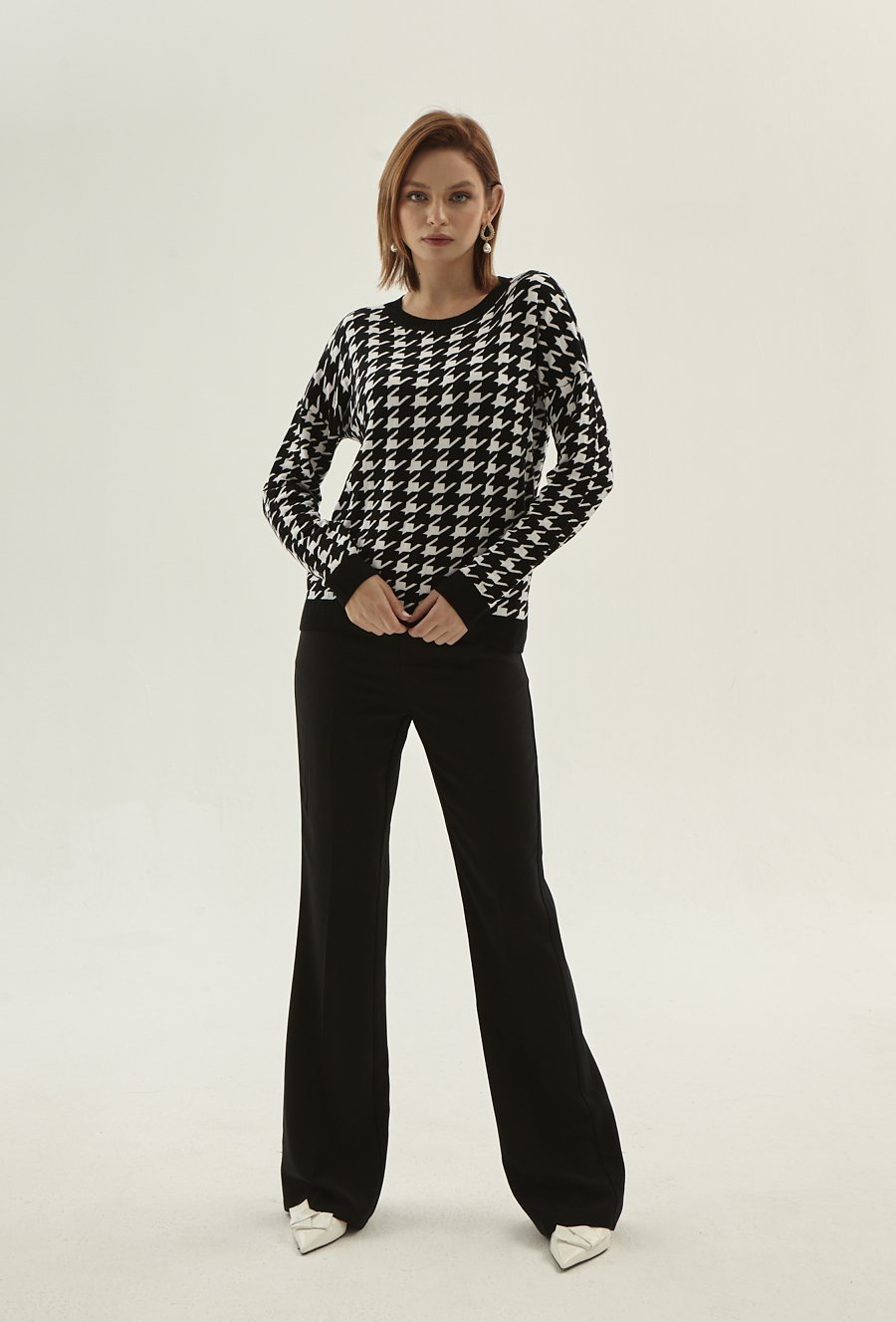 Luźny sweter z wiskozy w pepitkę