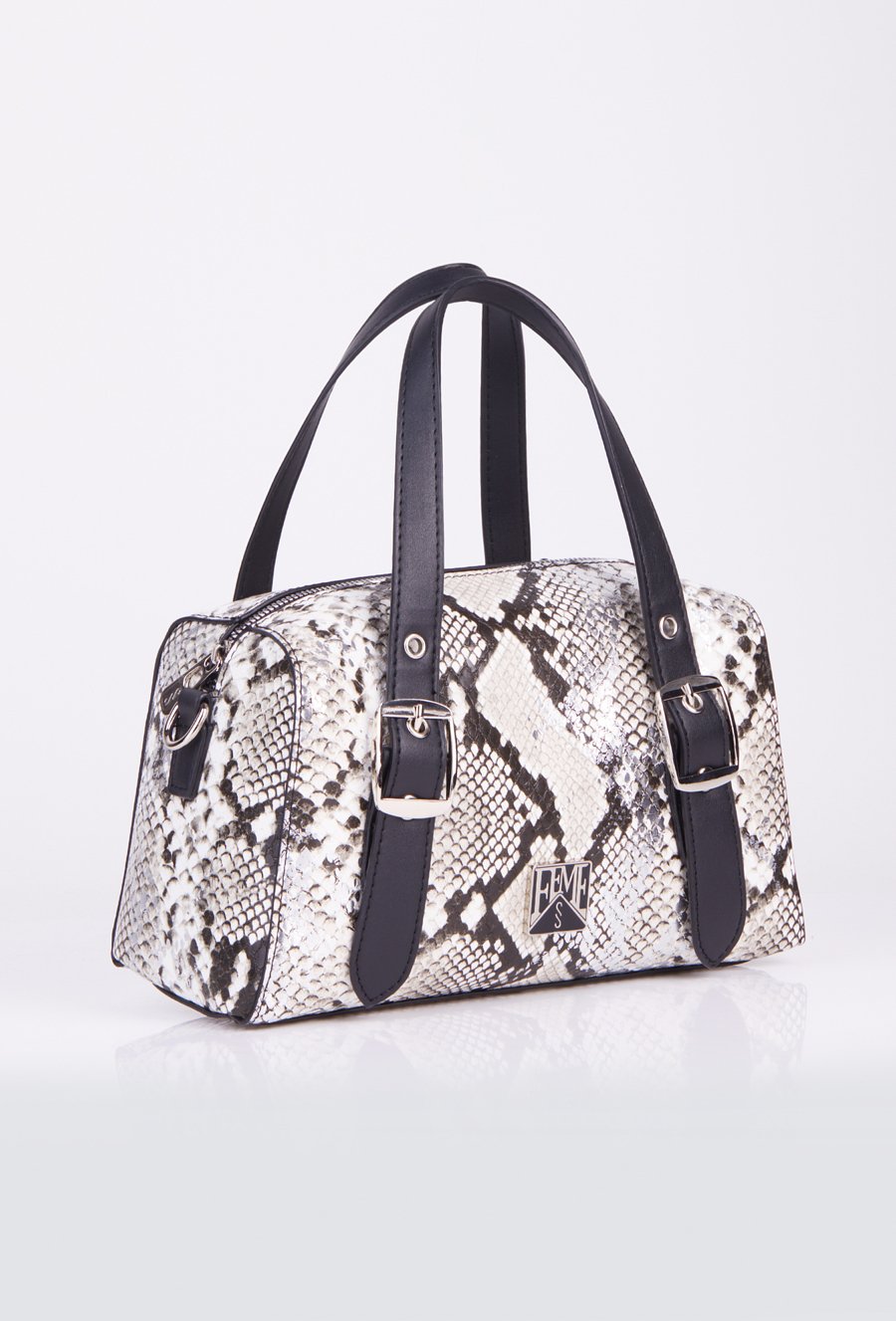 Mały kuferek w zwierzęcy wz&oacute;r