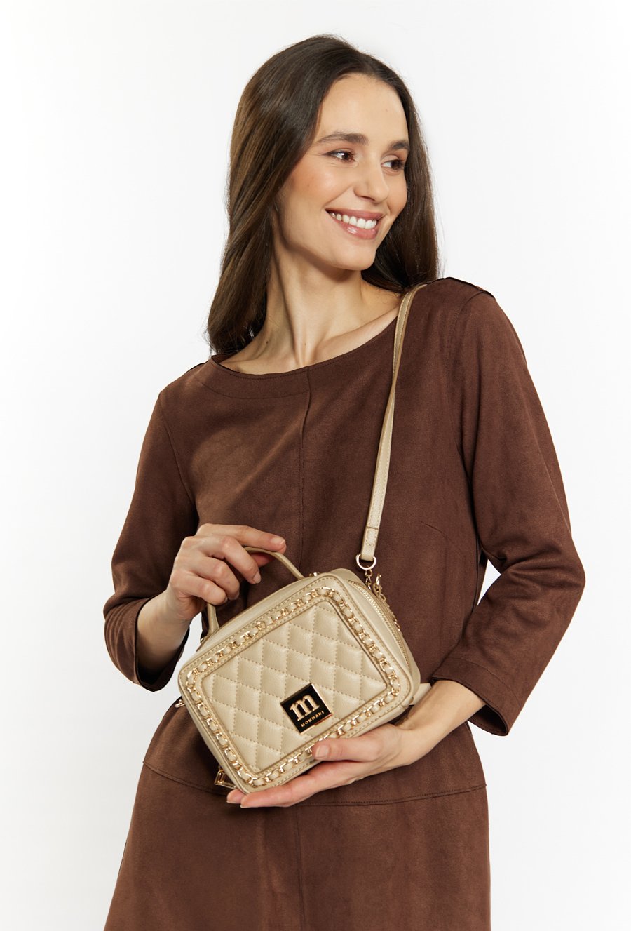 Mały kuferek damski z biżuteryjnym wykończeniem