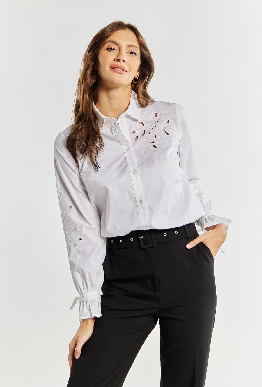 Koszula damska  z ażurowymi haftami