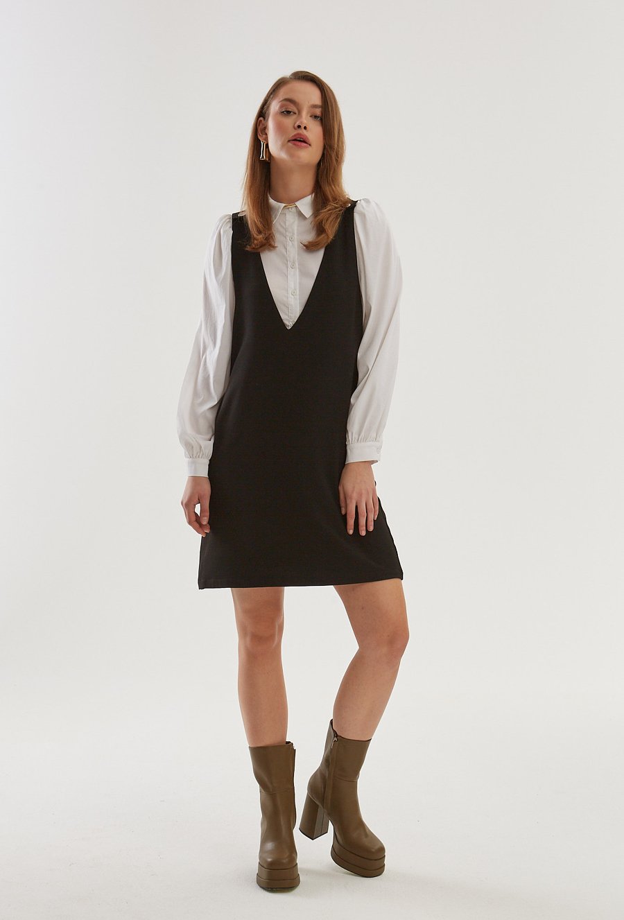 Mini sukienka w czarnym kolorze