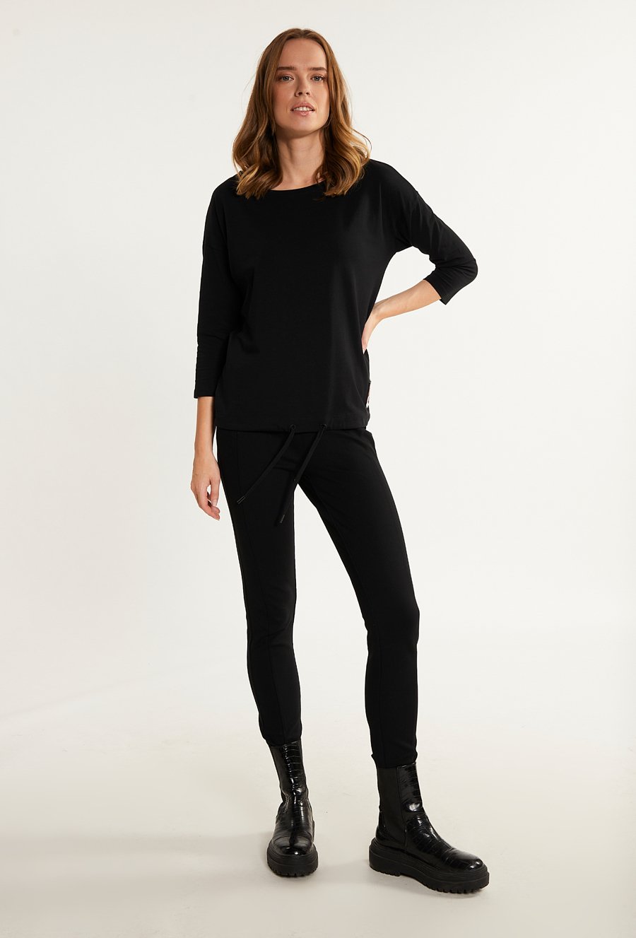 T-shirt z logo marki na plecach