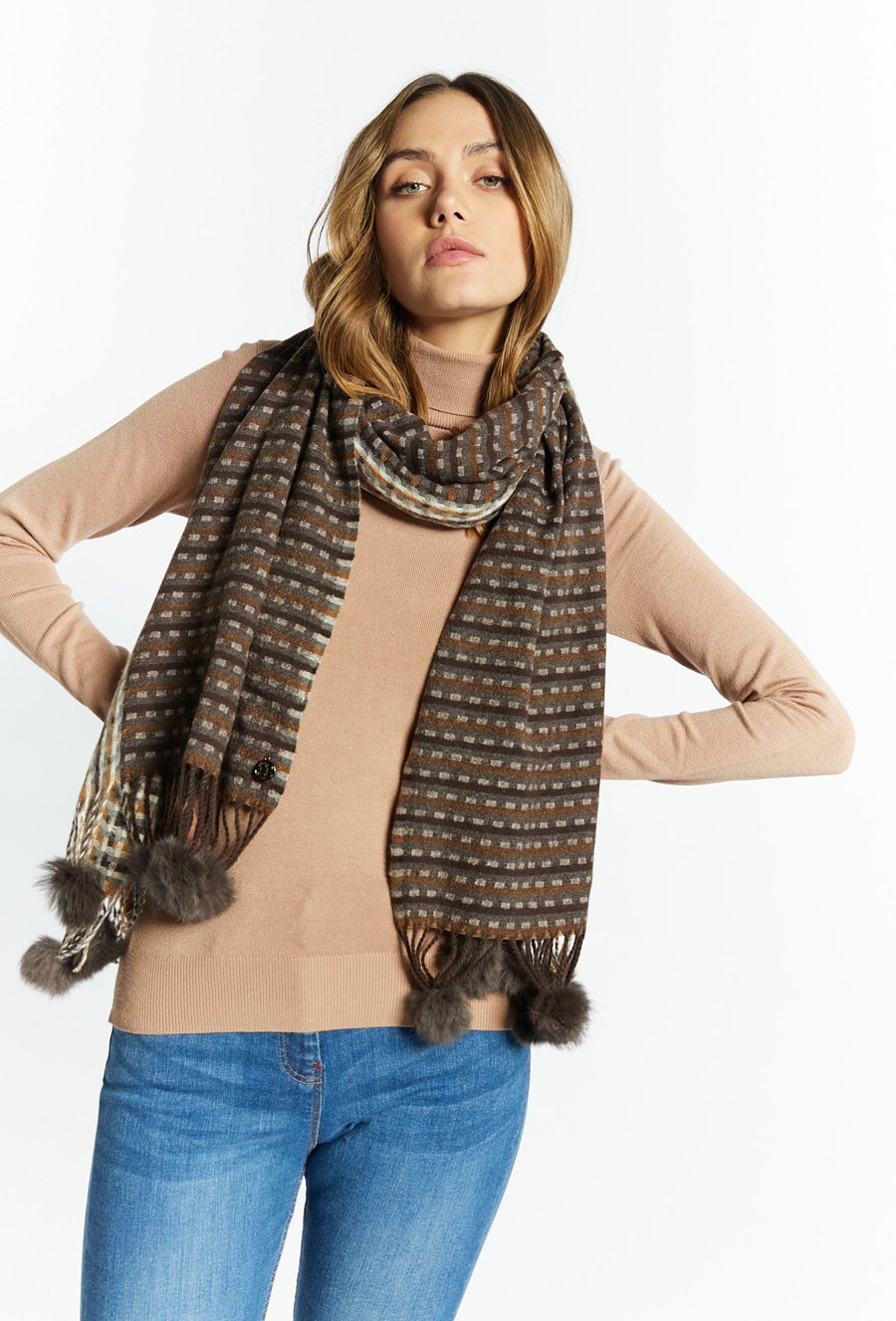 Dwukolorowy szal z pomponami