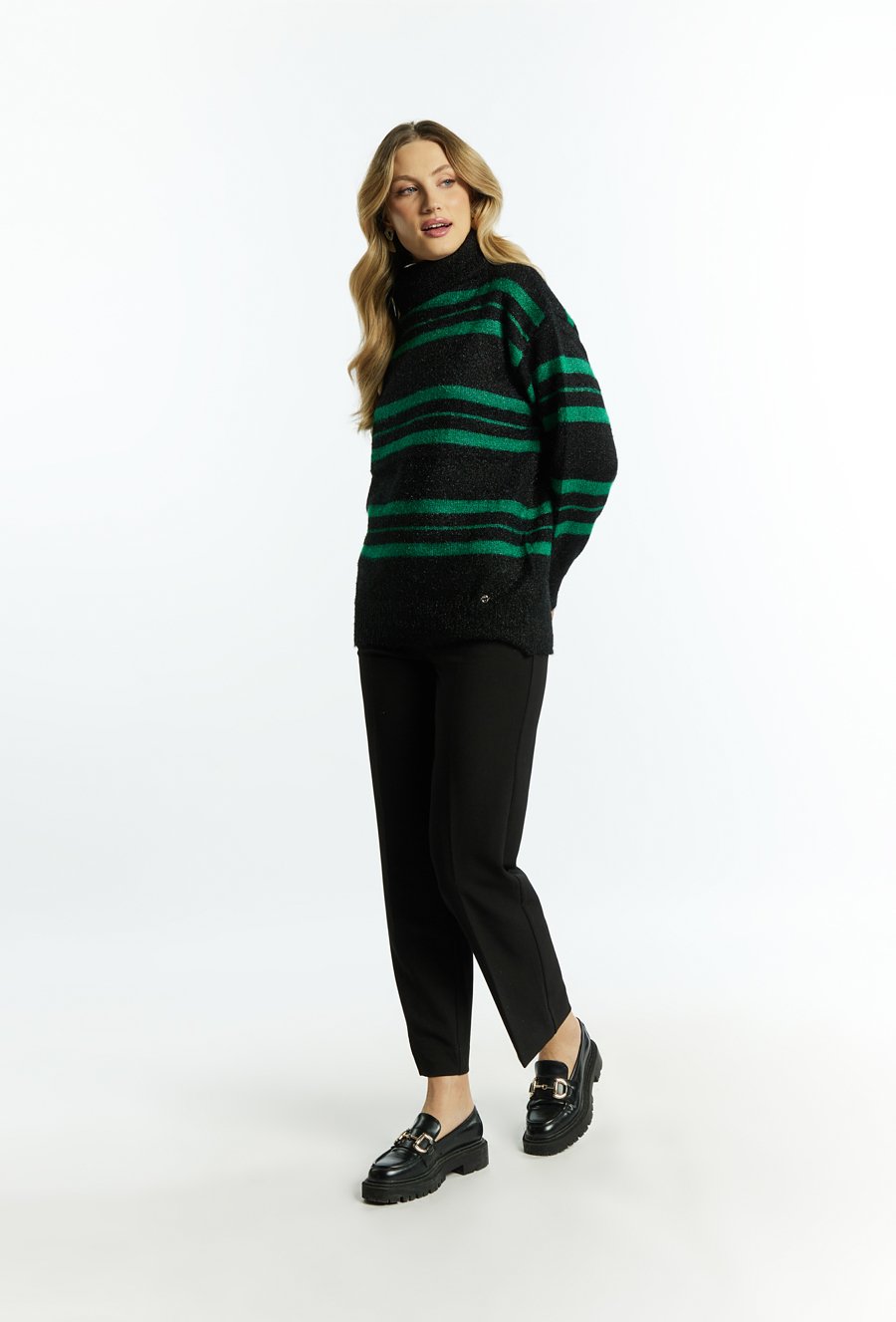 Dłuższy sweter w paski