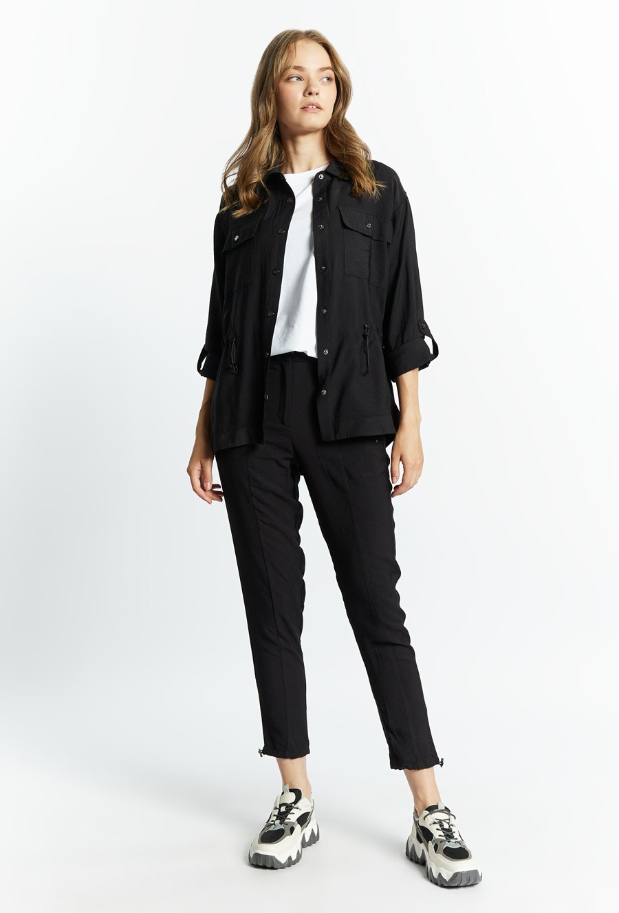 Materiałowe spodnie ze ściągaczem