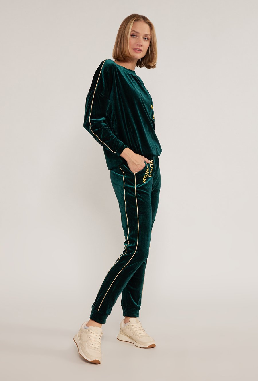 Welurowe spodnie damskie z aplikacją