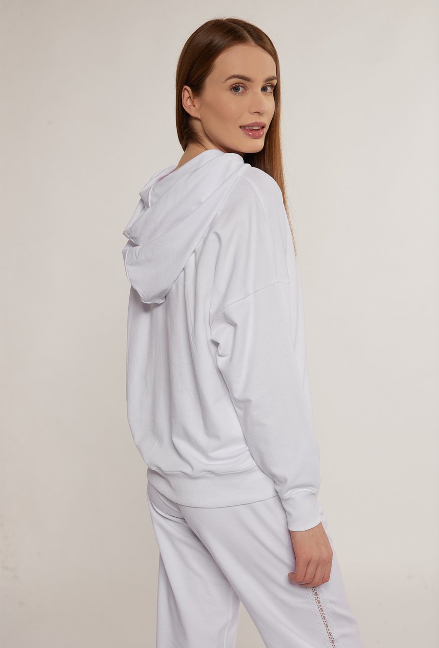 Bluza z ażurowym napisem